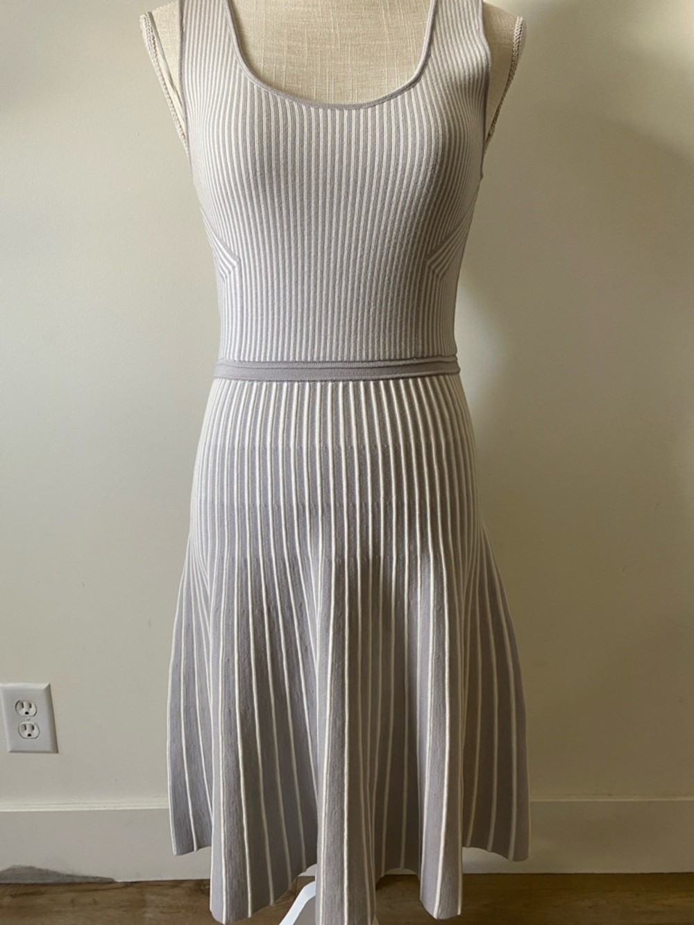 NWT Banana Republic Sleeveless Ribbed Knit Fit-and-Flare Dress Light Gray XS